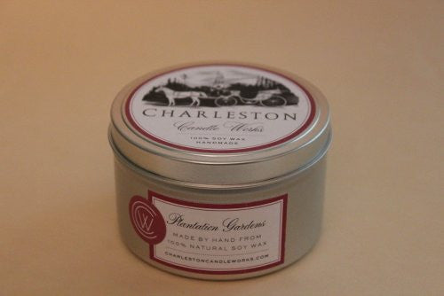 Soy candle tin, fragrance of fresh cotton. 